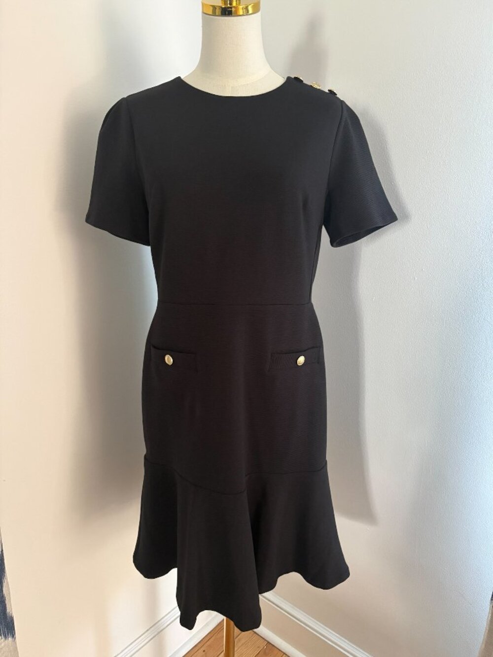 NWT Ann Taylor Black Short Sleeve Sheath Dress w/ Tulip Bottom Size 8